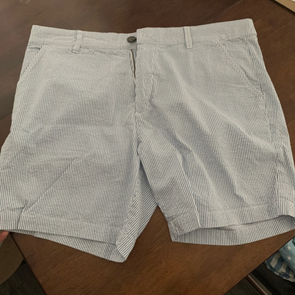 Men’s Shorts size Large (36)